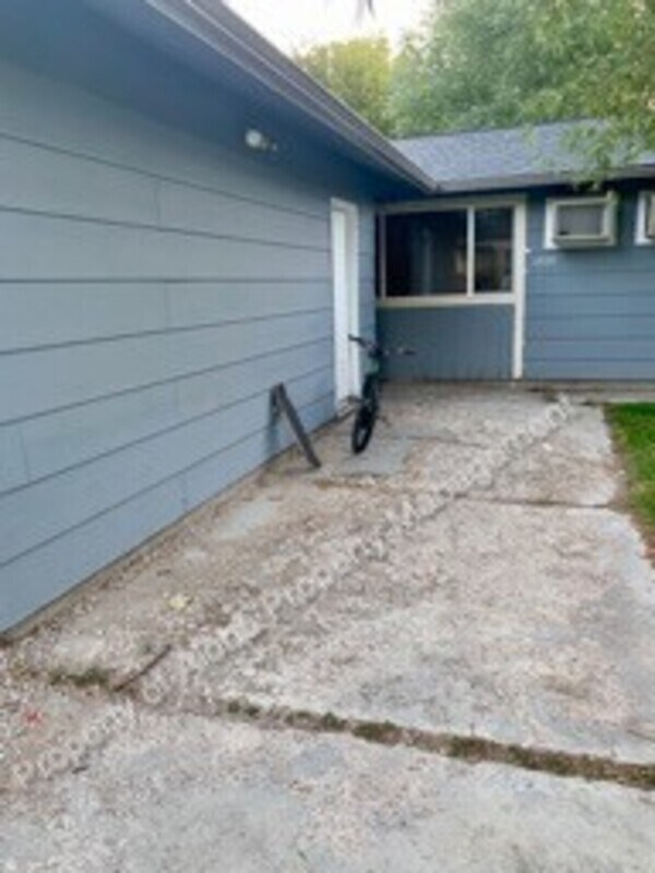 Building Photo - 1758 S Barlow Ln