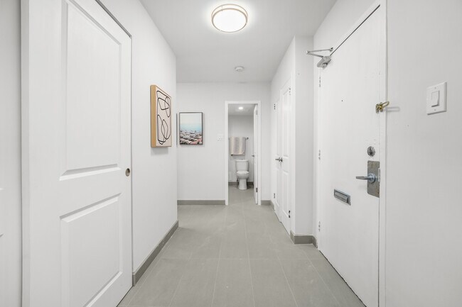 Building Photo - FULLY RENOVATED 1BD  - Prime Etobicoke