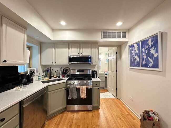 Building Photo - 1424 N Bosworth Ave