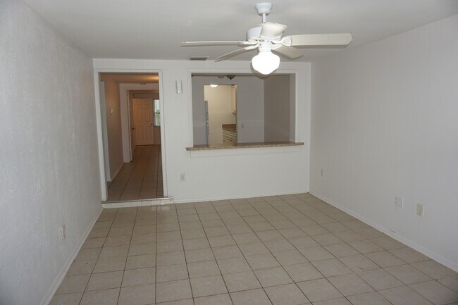 Foto del edificio - 611 Lyndhurst St