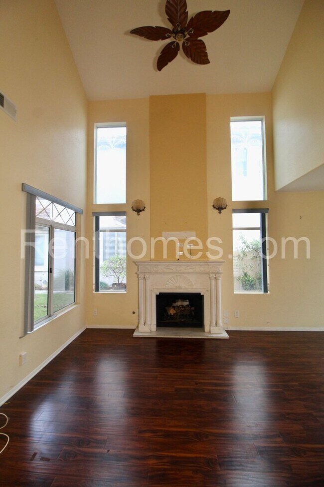Building Photo - Scripps Ranch, 11073 Caminito Encanto, AC,...