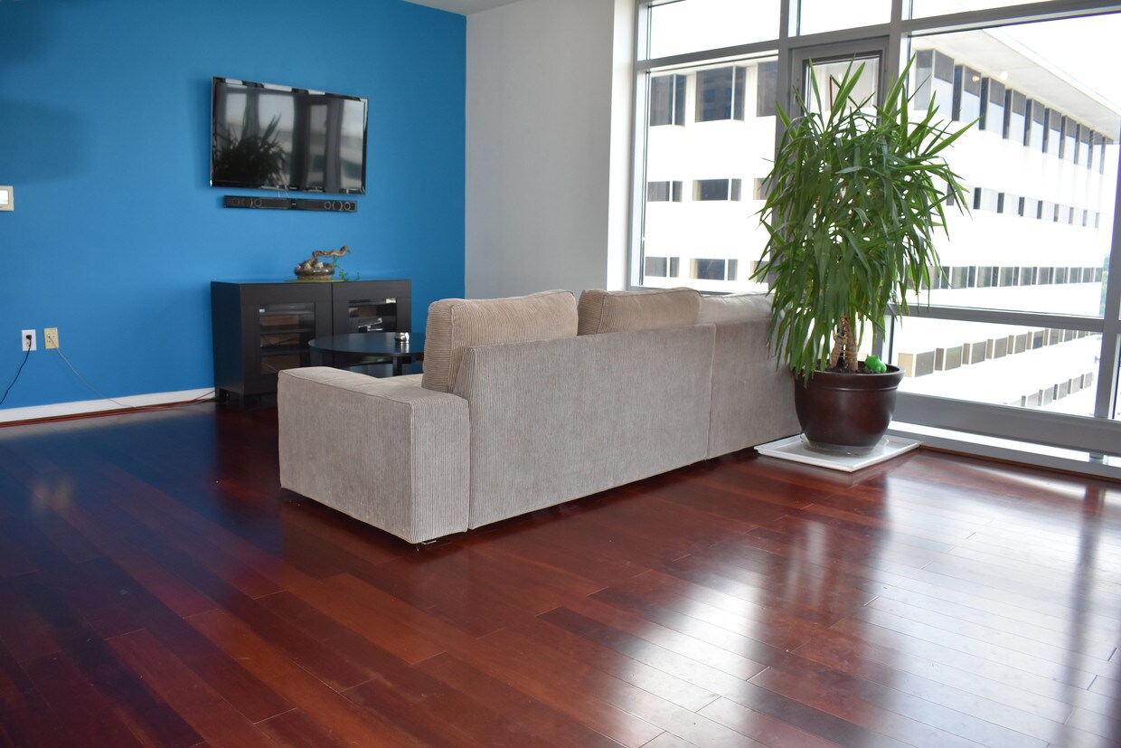 Open living/dining area. - 6506 America Blvd