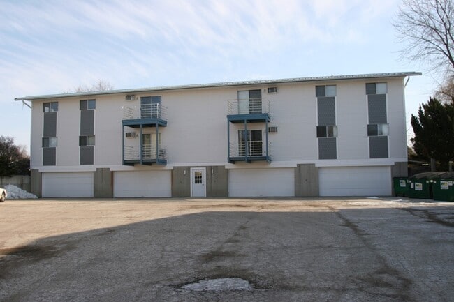 Building Photo - Knaup Apartments (Senior 55+)