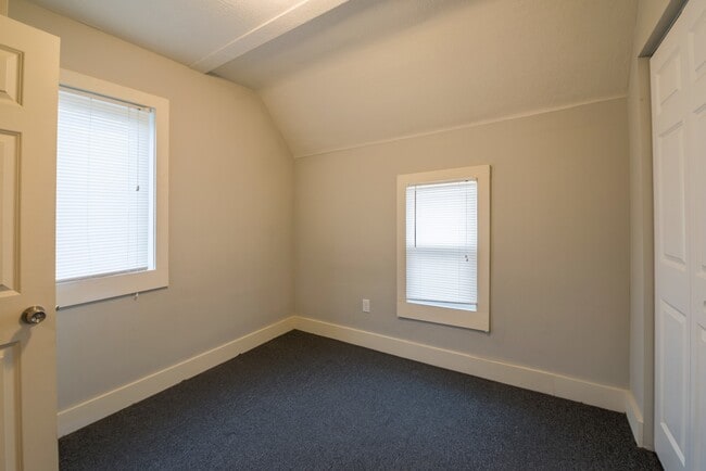 Building Photo - 2418 3rd St NE