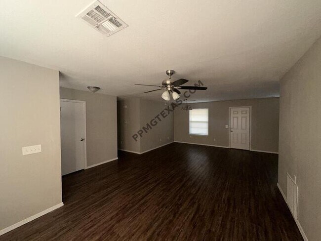 Foto del edificio - 8105 W Lakeshore Dr. Oklahoma City, OK 73132