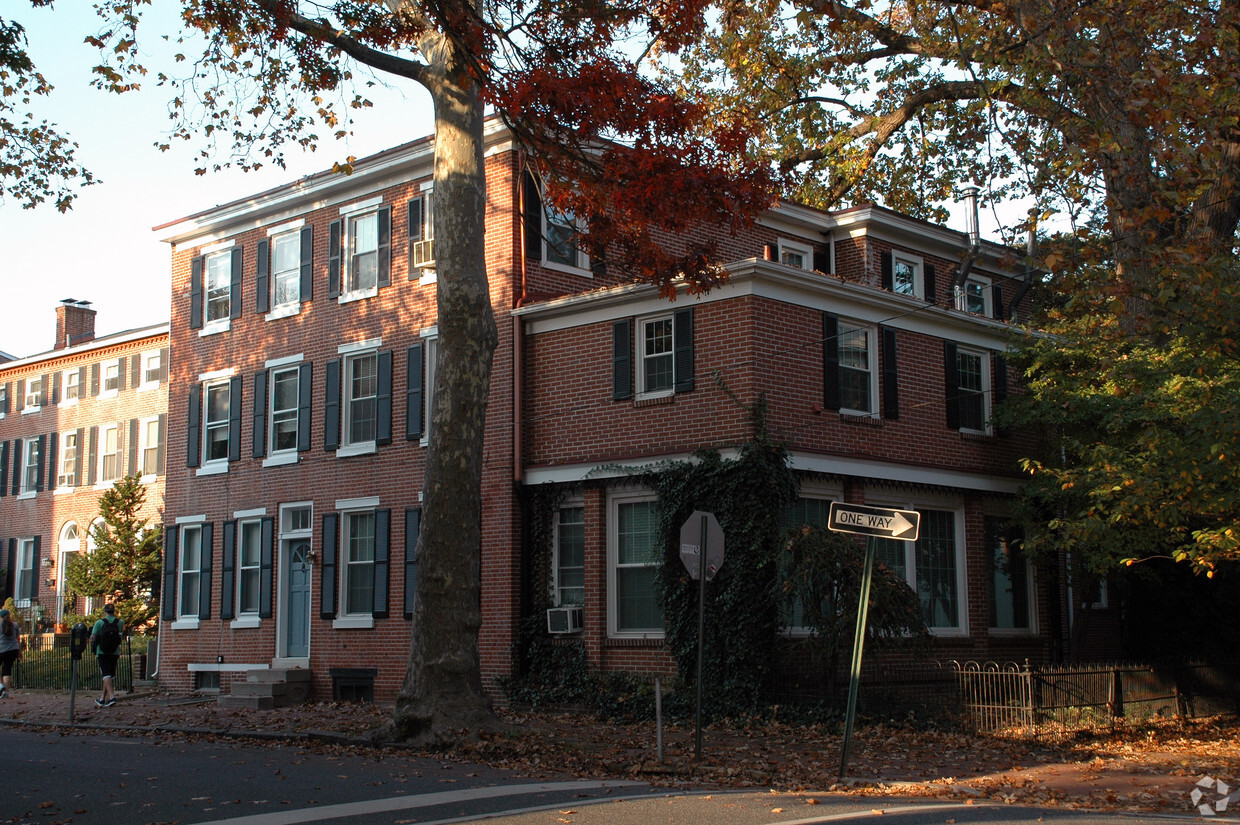 Building Photo - 121 S Church St