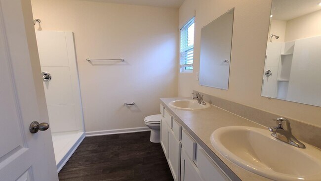 Building Photo - 27 Jarama Cir