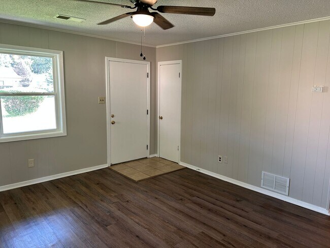 Building Photo - 106 Normandy Ave