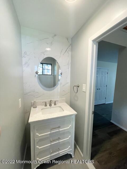 Building Photo - 331 Oak Knoll Dr