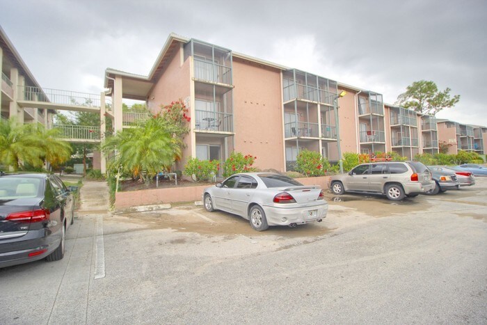 Primary Photo - 128 Water Front Way