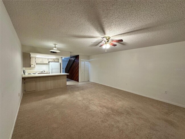 Foto del edificio - 69 Village Dr