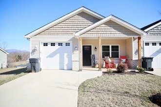 Building Photo - 1313 Emerald View Ct