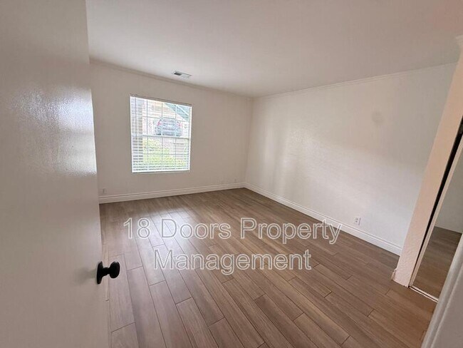 Foto del edificio - 10888 Aderman Ave