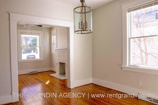 Foto del edificio - 4705 Surrey Ave NW