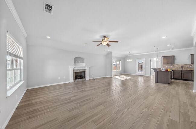 Building Photo - 971 Lakeview Dr