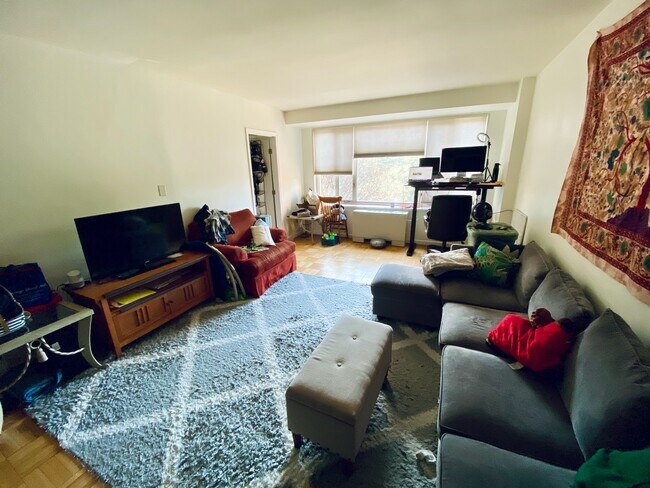 Foto del edificio - 4301 Massachusetts Ave NW