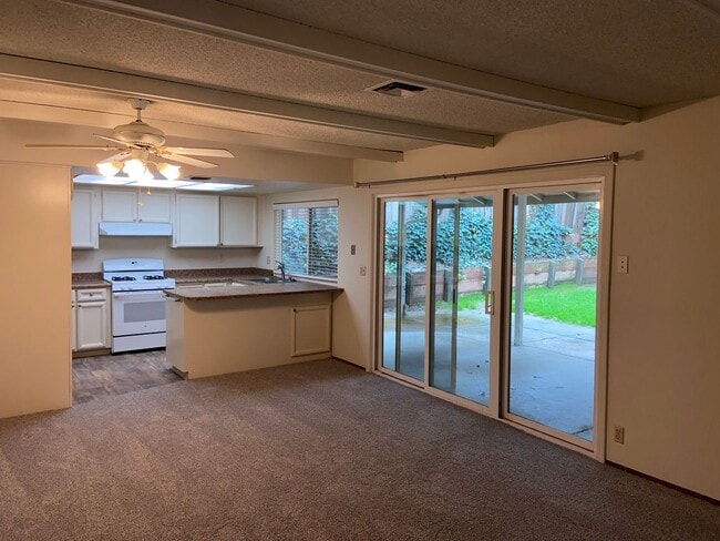 Building Photo - Super clean! 3 Bdrm, 2 Bath near Greenback & Trajan