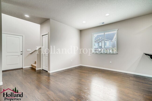 Foto del edificio - Charming 3-Bedroom Home Near Parks, Trails...