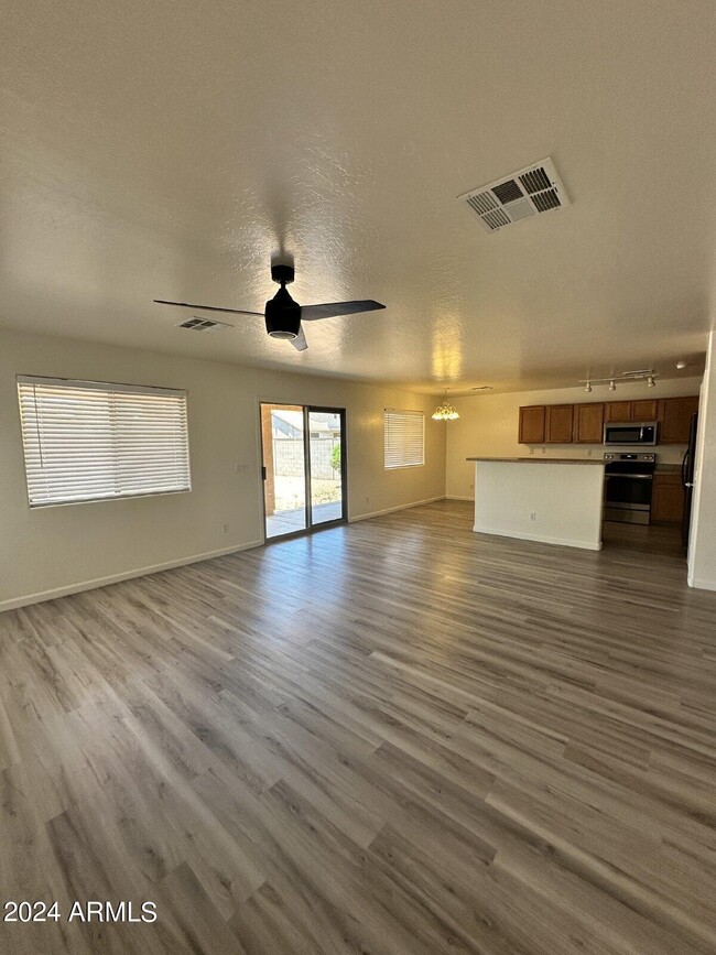 Building Photo - 41288 N Cambria Dr