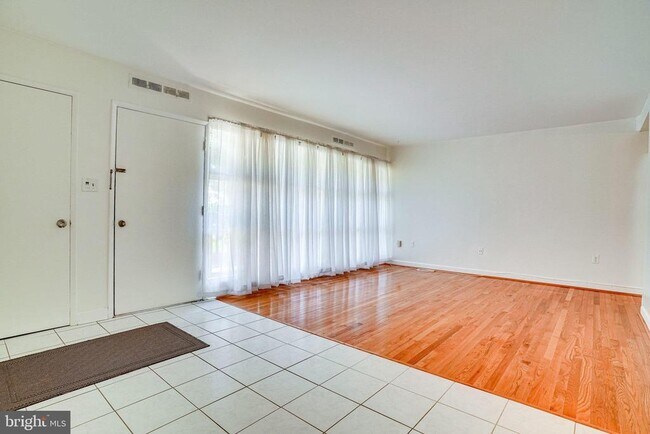 Foto del edificio - 4771 Parkman Ct
