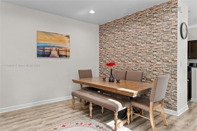 Foto del edificio - 3361 W 89th Terrace