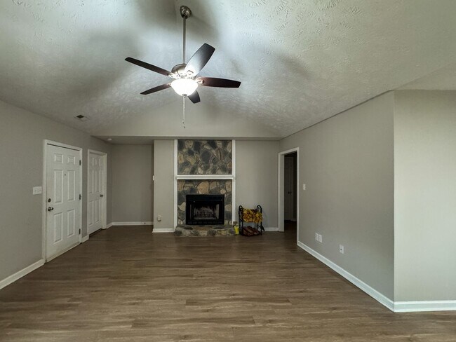 Foto del edificio - Charming 3 Bed 2 Bath Home in Jack Britt