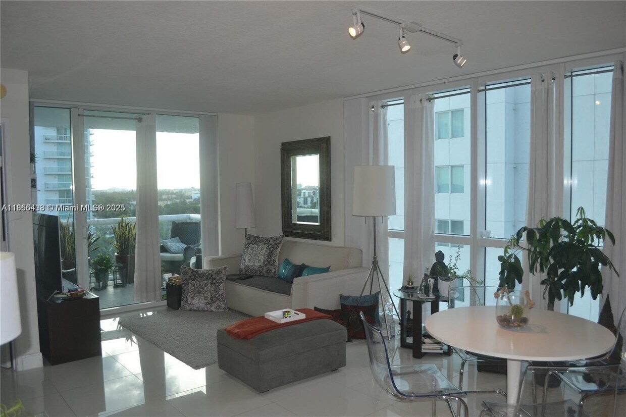 Foto principal - 1871 NW S River Dr