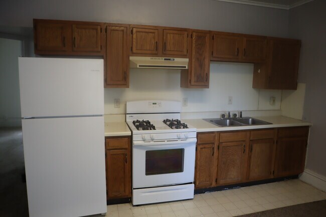 KITCHEN - 420 S Lucas St