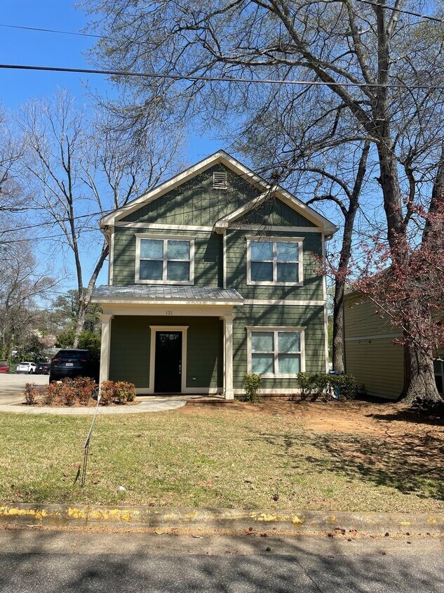 Primary Photo - Four Bedroom Near Downtown Available for P...