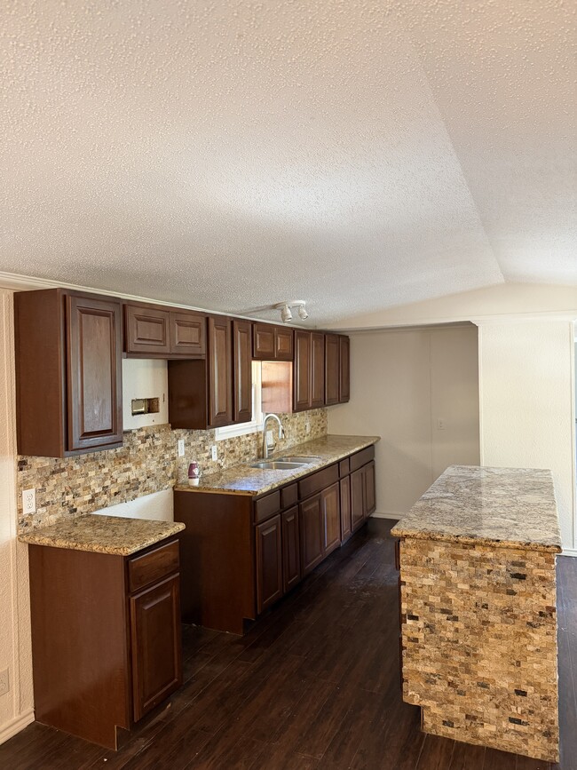 Building Photo - 818 Rd 3408