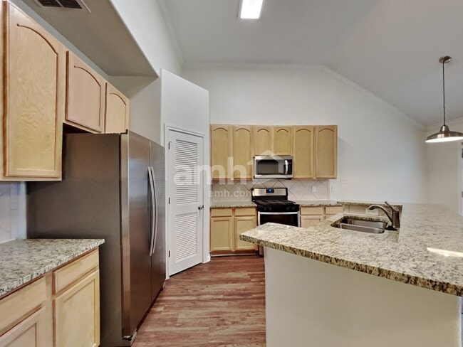 Building Photo - 30710 Country Meadows Dr