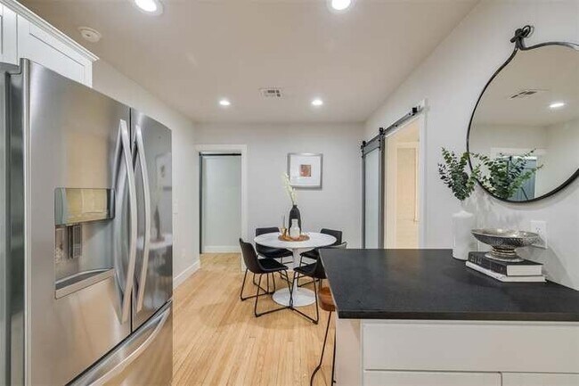 Foto del edificio - 4319 Granger Ave