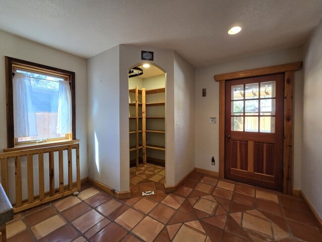 Building Photo - Beautiful Urban Park Area Custom Home