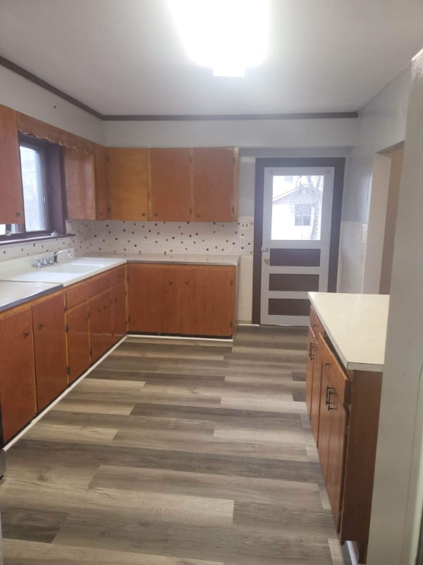 Building Photo - 115 E 2nd Ave