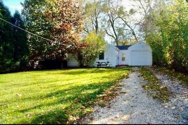 Building Photo - 905 W Rockland Rd