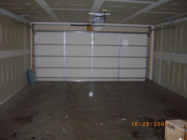 2 car garage - 4615 Kappus Dr