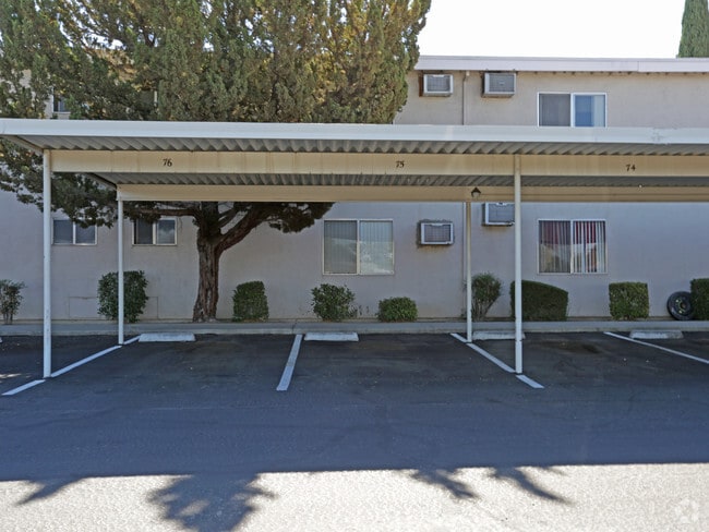 Building Photo - Clovis Courtyard Apartments
