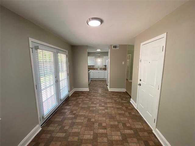 Building Photo - 317 E Ridgewood Dr