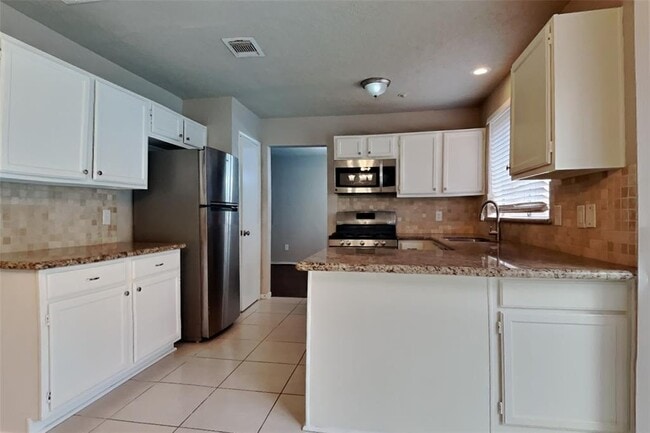 Building Photo - 95 Rockridge Dr