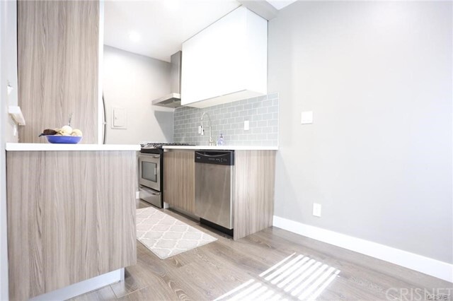 Foto del edificio - 1757 N Kingsley Dr