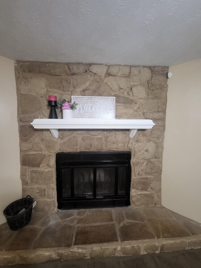 Building Photo - 7281 Pebblebrook Dr