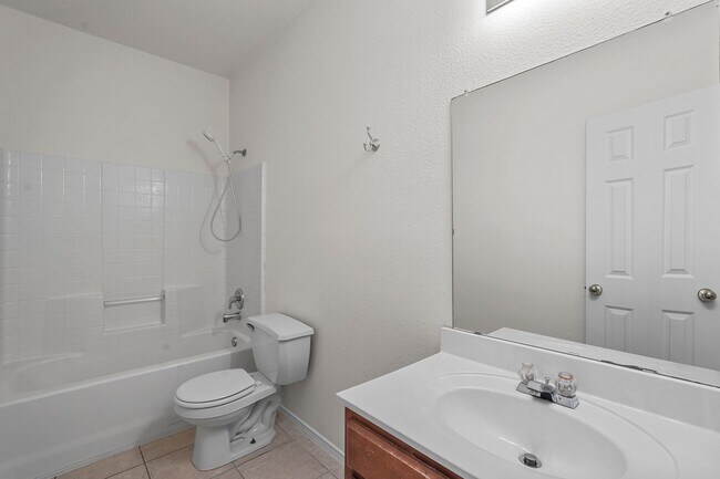 Building Photo - Charming 4 bedroom, 2 bathroom in Little Elm!