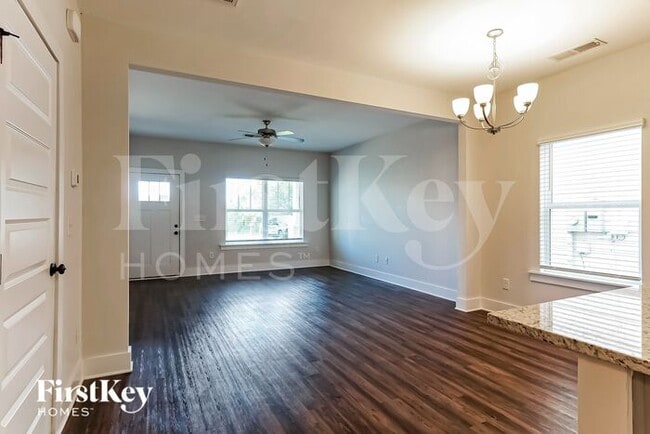 Building Photo - 2775 Village Ln