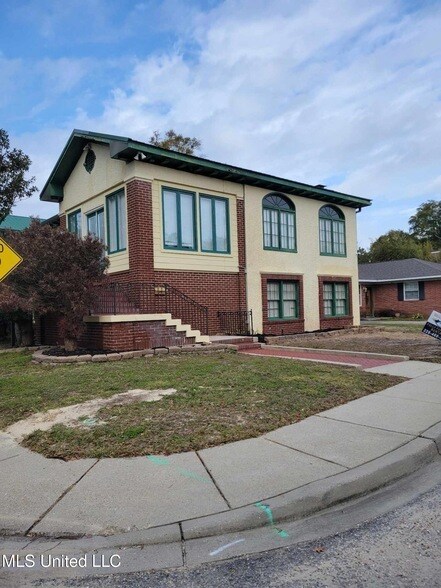 Foto del edificio - 133 Hopkins Blvd
