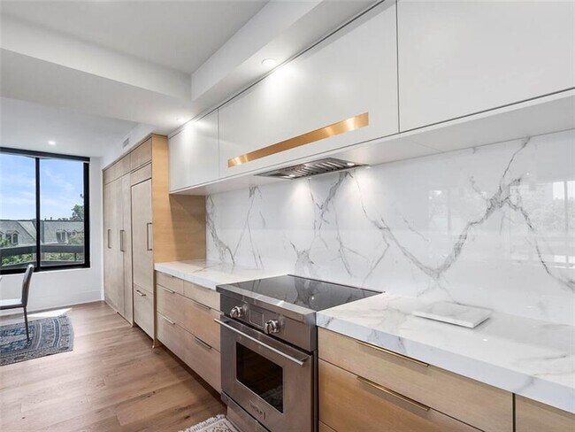 Foto del edificio - 2660 Peachtree Rd NW