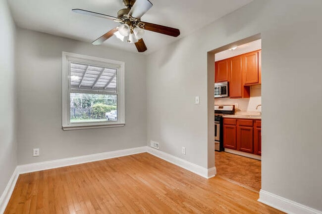 Building Photo - 902 Middlesex Rd