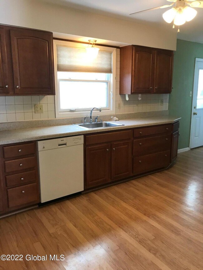 Foto del edificio - 29 Swayze Dr