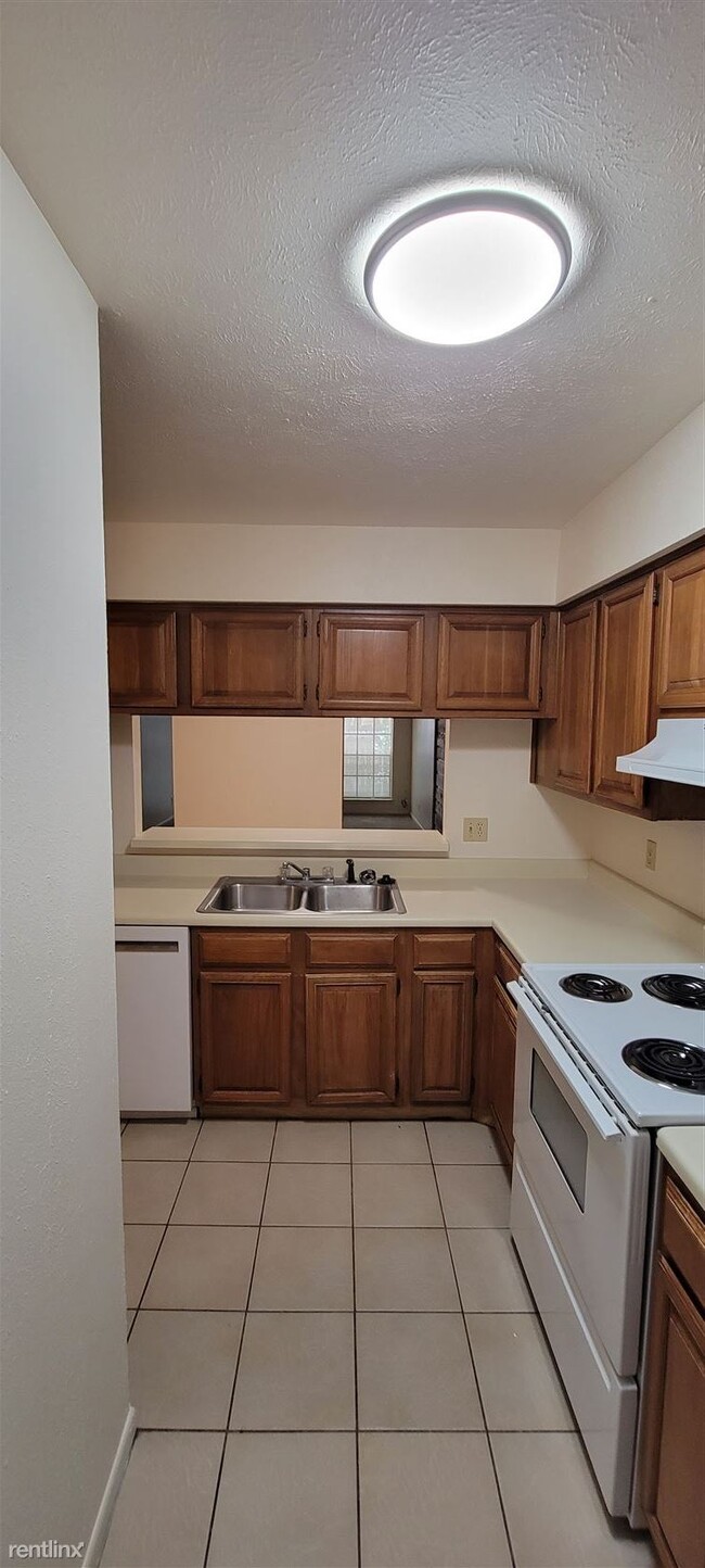 Building Photo - 2 br, 2 bath Duplex - 2910 Forest Bnd