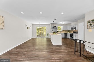Building Photo - 6100 Hellen Lee Dr