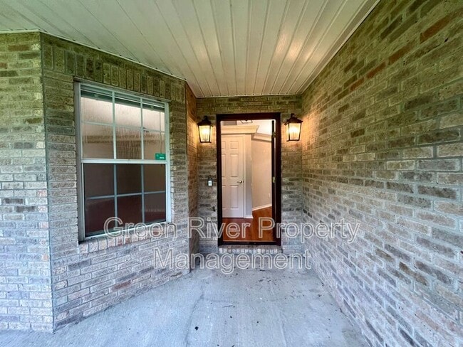 Building Photo - 1800 Castille Dr